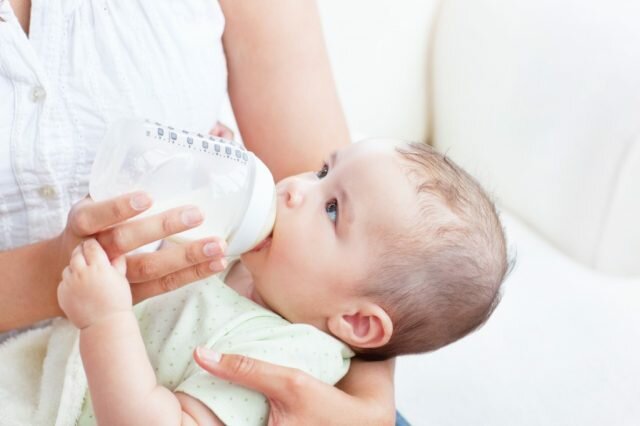 Chuyên gia bật mí cho mẹ trẻ sơ sinh bú bao nhiêu ml sữa là đủ