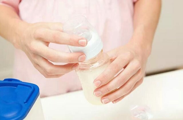 Cách pha sữa cho trẻ sơ sinh chuẩn nhất mẹ đã biết chưa?